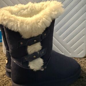 Cozy Navy Boots with White Fur Lining